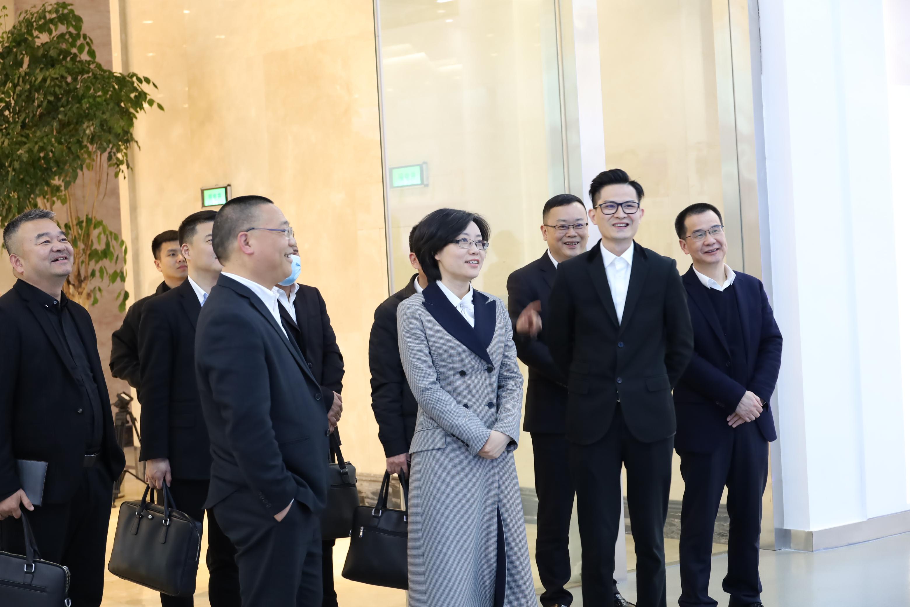 永嘉县委书记王彩莲莅临华体官方-WANBO SPORTS
新春走访